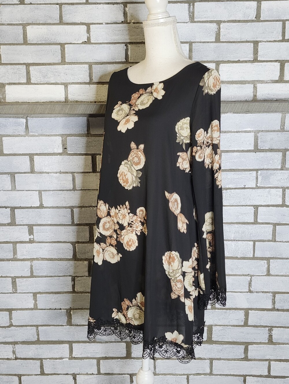 • Forever 21 Junior’s Long Sleeve Sheer Floral Shift Dress Small Beach Cover